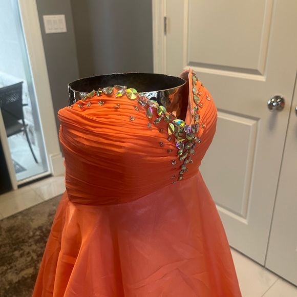 Cantaloupe colour ALYSE Paris Boutique party event dress with sparkling stones - Picture 8 of 16